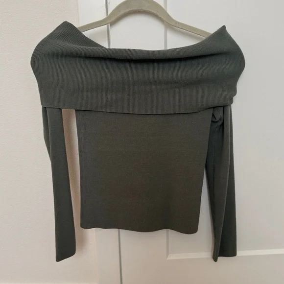 NWOT Aritzia Wilfred Nola Off the Shoulder Sweater - Picture 2 of 2